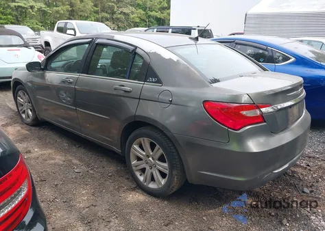 2013 Chrysler 200 Touring z USA, uszkodzony, nr VIN 1C3CCBBB5DN714654